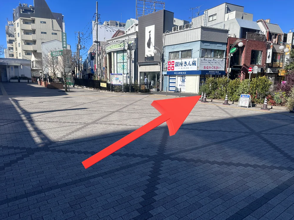 道順2：駅前広場から商店街へ