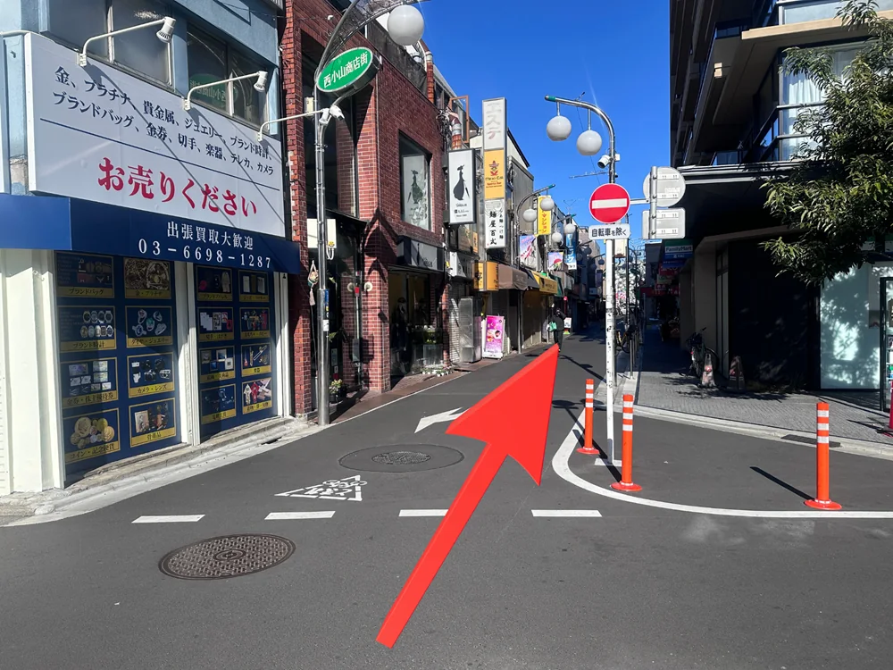 道順3：商店街を直進