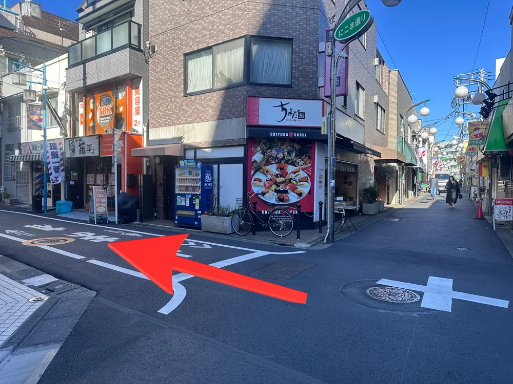 道順4：写真の角を左へ